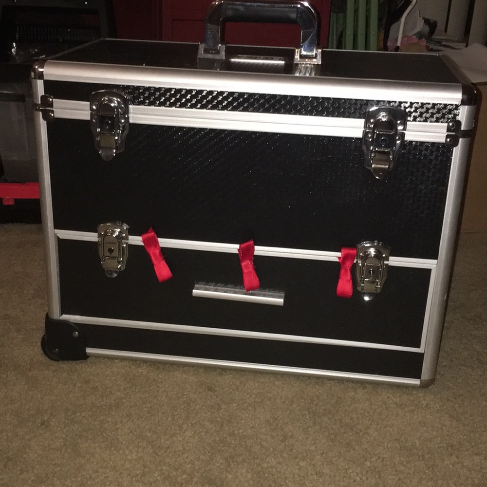 OPI Manicurist on-the-go roller cart/makeup case